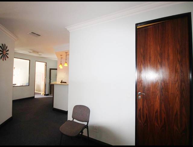 133M² BUSINESS TO LET IN BEDFORD GARDENS